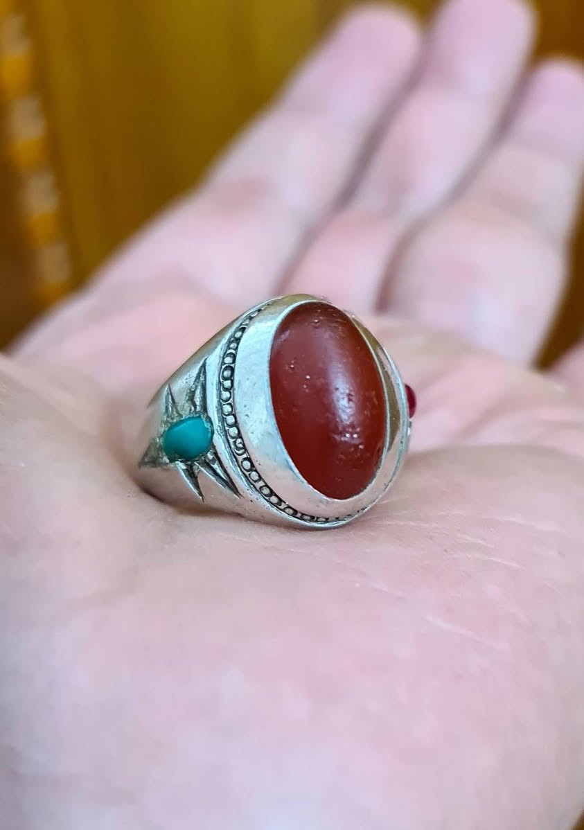 للبيع عقيق يماني احمر قديم من النوادر والتحف القديمة صياغة ثقيلة يدوية قديمة تطعيم جوانب ياقوت وفيروز
يوجد توصيل ان شاء الله


**إذا كنت صاحب هذا الإعلان وتريد حذفه لأي سبب، رجاءا أرسل رسالة إلى الدعم الفني**