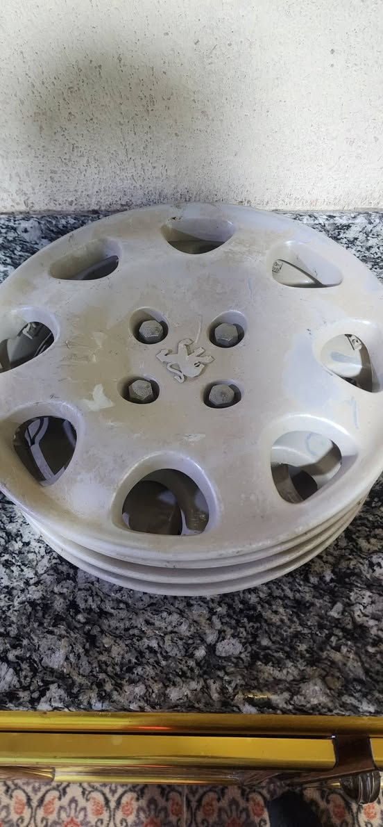 سلام عليكم البيع شاشه ومسجل كاملات معه صيطره مالتهم ولطار  وتخم كبات بيجو بارص اصلي زيرو شغالات البلاديات المسجل ول شاشه مديل ١٨ وفوك قيم ب مايرضي الله وخذهن بل عافيه العنوان البصره ابو الخصيب هاتف ***********متوفر واتساب
