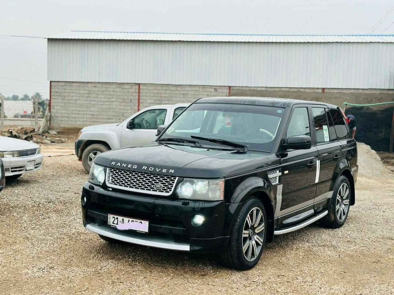 تحية طيبة رانج روفر 2009 سبورت محرك سوبر جديد بمعنئ الكلمة وبي انطلاقة مخيفة محور دبل ولوي  سستم صوت  كراسي كهرباء  تبريد ثلج ومواصفات السوبر ما تخلص  كراسي جلد حساس أمامي وخلفي لايت زنون عدسة دوار وي الستيرن داخل بيجي بعدة زيرو فتحة سقف  سيارة كفالة عامة عدا البنيد صبغ الباقي كفالة خليجي السيارة 
شرط 200 تك ايد سيارة نضيفة  سعرهة 135 وبيهة مجال شي بسيط العنوان النجف الاشرف التصال  ***********   وترهم مراوس
