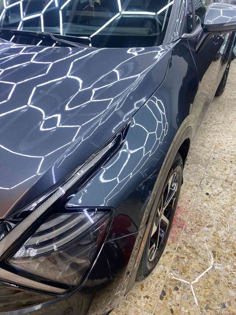 السلام عليكم سبورتج وارد امريكي لون رصاصي فوول مواصفات عدا البانوراما بيه صبغ قطعتين دعاميه وبنيد بيه رادارات استشعار اوتو كاربلاي كشنات جلد تدفئه كهرباء حساسات مواصفاته حلوه وهوايه 4X  بس بيه شخوط خفيفه بلجاملغ الامامي***********
