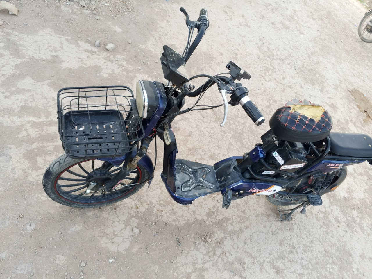 السلام عليكم ورحمة الله/باسكل شحن للبيع موديل 2023 شغال تخم تاير بطاريات تخم جديد العدد 4السعر 175الف وبي مجال قليل مكاني ديالى الاتصال ع الرقم/***********
