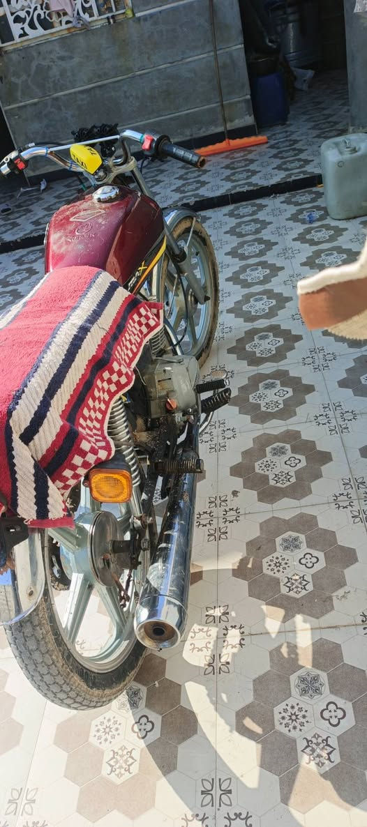 سلام عليكم دراجة نوع جني  مكينه ٥ مكينه عله وضع الشركه  شرط الفحص وين متريد تروح بل دراجه روح  المكان ديالى السعر  ٣٠٠بهرز للاستفسار ***********
