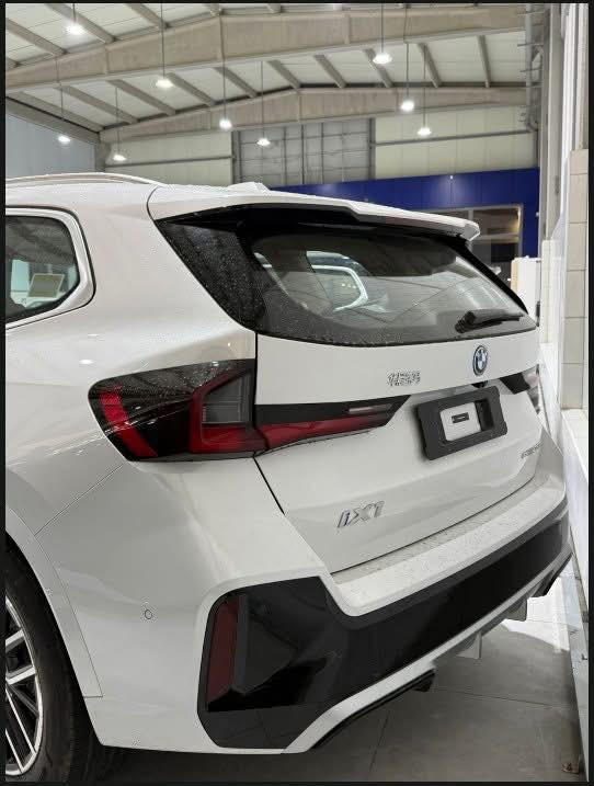 BMW iX1 2026 – eDrive25L M Sport Package | كهربائية بالكامل | صفر كيلو متر مع الرقم | السعر: 29,000$

للبيع BMW iX1 موديل 2026 كهربائية 100% فئة eDrive25L مع حزمة M Sport، صفر كيلو متر مع الرقم.

القوة: 204 حصان (150 kW)

الدفع: أمامي FWD (محرك واحد)

العزم: 250 نيوتن.م

التسارع 0–100 كم/س: 8.6 ث

المدى: 510 كم

سعة البطارية: 66.45 kWh (NMC)

الشحن السريع: 0.53 ساعة

شحن AC: 10.5 ساعات

استهلاك الطاقة: 14.2 kWh/100km

الوزن: 1948 كغم
السعر المطلوب: 29,000 دولار
***********
