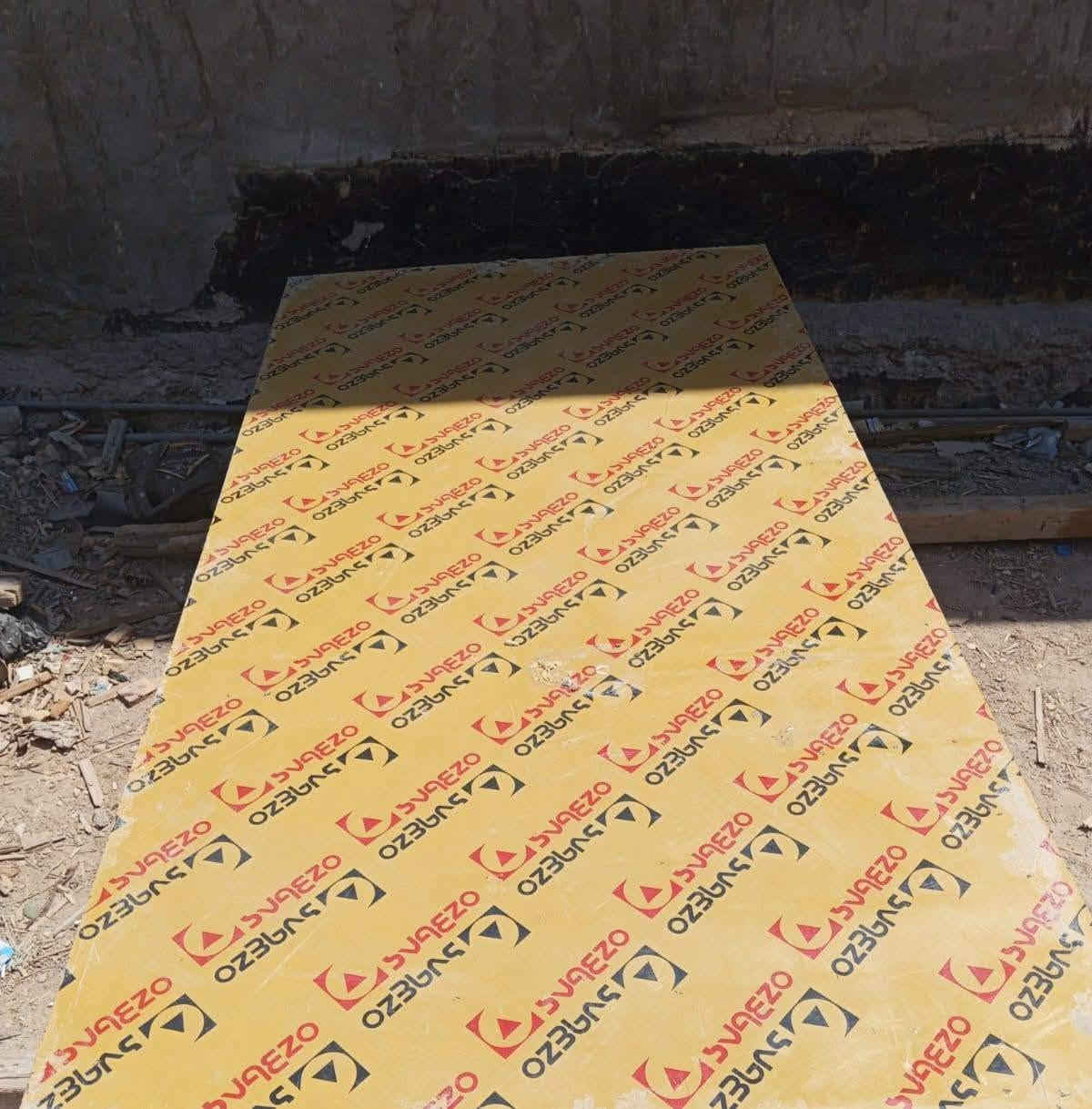 للبيع
سير تارس طول ٣ متر نظيف جدا 
عدد ٣ مكاعب + 21 بلاويتة استندر
عنوان الحلة هاتف ***********
