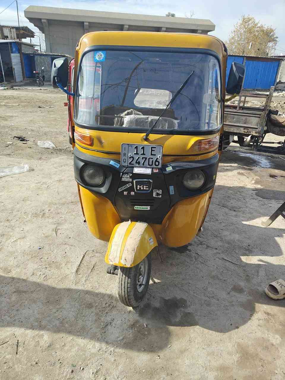 سلام عليكم تكتك موديل 20شهر6 كير مكينه اكسل كفاله من تبخير والتنقيص جادر جديد دوشمه جديده تخم تاير خياس مابيه صبغ جماليه  رقم سنويه هزة جديده تحويل ثاني يوم كل نقص مابيه كبل للشارع الف ماذب عليه مكاني بغداد الغزاليه السعر 5750رقم***********
