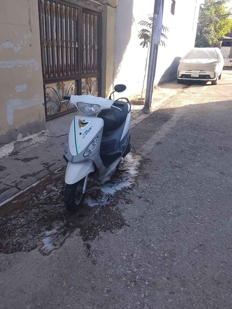 السلام عليكم مال بيت
الدراجه بلبيت تجي وتشوف نضافتهاا ختم واحد 
كفاله عامه 
كهربائيات بس اشاير نقص كله كفاله 

باتري جديد كهربائيات كله شغال ماعده كلوبات اشاير وكلوب بك لايت 
المكان نجف حي ميسان 
السعر 700وبيهاا حك جيه 
***********
