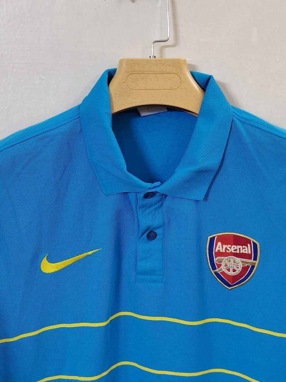 تشيرت نادي الارسنال حجري ناعم اصلي يلبس M استندر السعر 25  مع التوصيل


**إذا كنت صاحب هذا الإعلان وتريد حذفه لأي سبب، رجاءا أرسل رسالة إلى الدعم الفني**