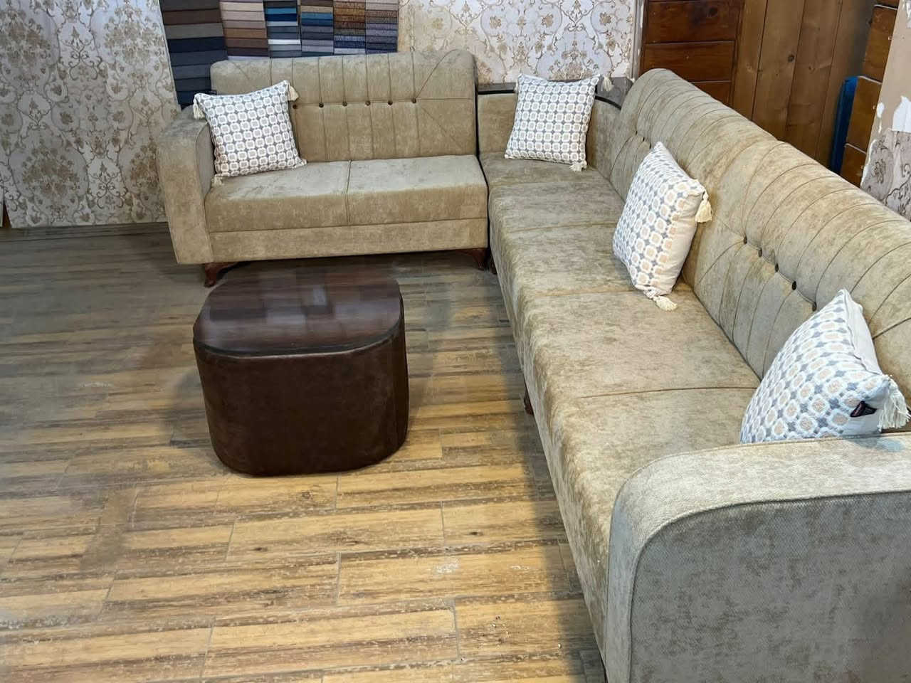 تخم 8 مقاعد وديوان 7 مقاعد للبيع
الحريه البستان مقابيل مدرسه سكينه 

***********📞واتساب او مرسلة الصفحة
