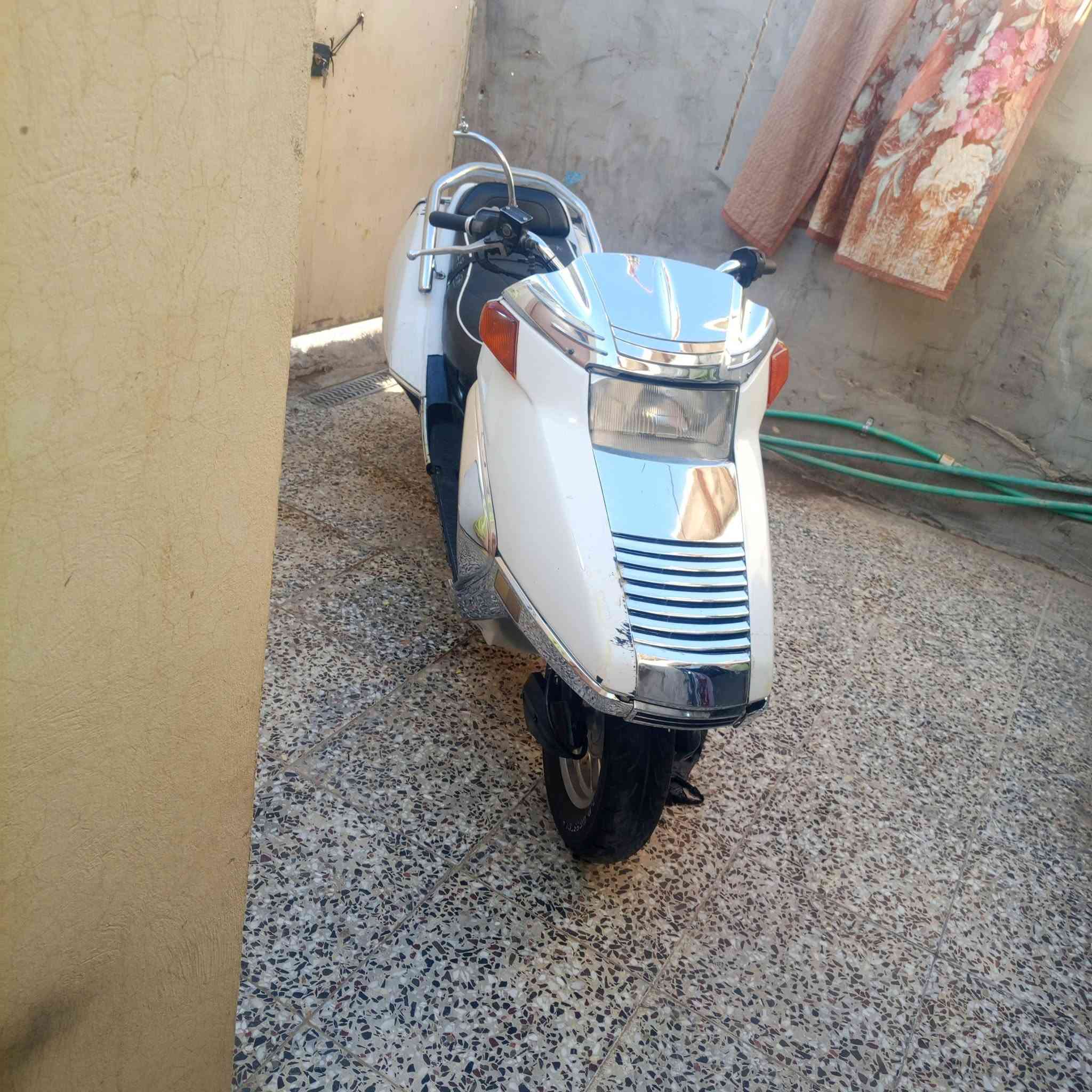 السلام عليكم فيؤجن للبيع جاهزة مجهزة نكرة سلف بأي ؤقت  مكينة خرسة ماتسمع صوتها شلعة ومعدل وترايك وين ماتريد معرؤضة ب800ؤبيها مجال *********** عنواني نجف
