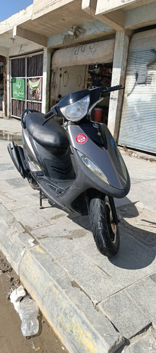 السلام عليكم دراجه ماكس عدله للبيع مفتوحه بس ولفات الدراجه خير من الله سلف هندر اشاير هورن لايت بك لايت ماتخسر عليه شي ومكينه ناعمه تخبل السعر 550  وبيه مجال بسيط مكاني الشموخ
***********
