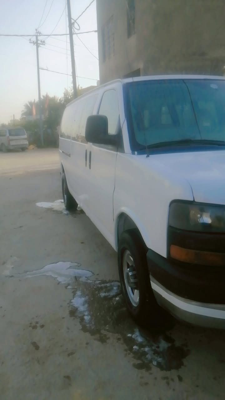 السلام عليكم سفانه للبيع خليجيه باب سلايت السياره جاهزه من كلشي غير متواجد على الفيس الاستفسار على هاذه الرقم ***********
