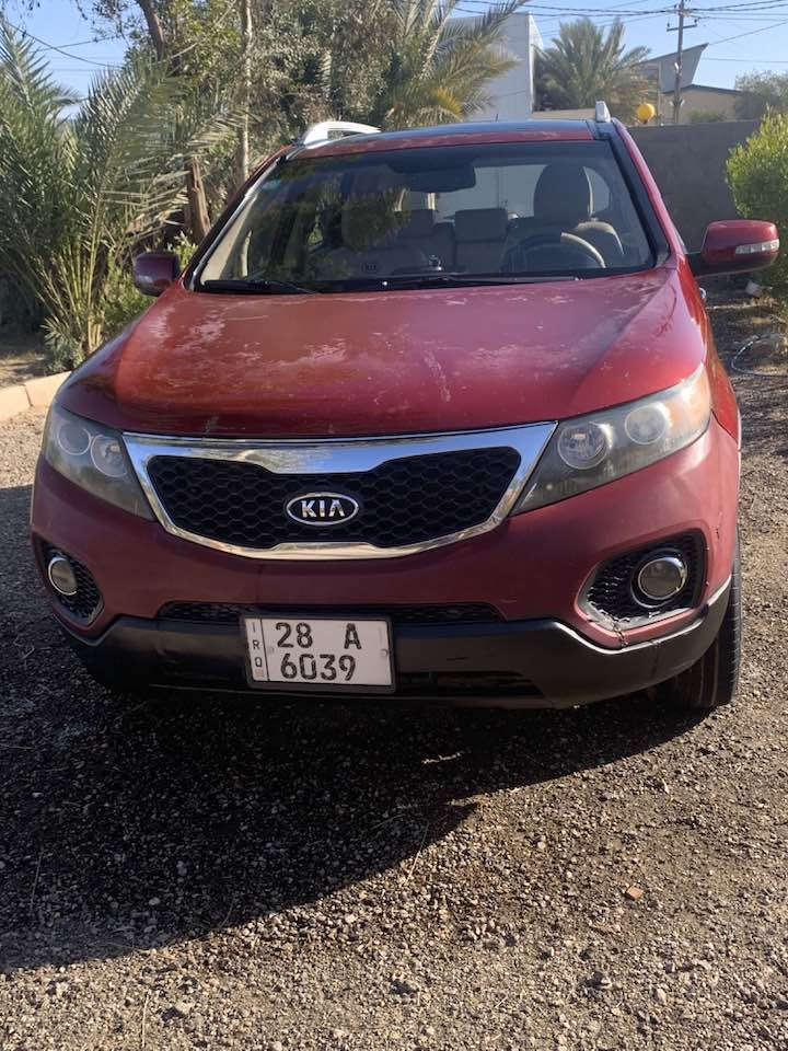 السلام عليكم سورنتو للبيع 2010 خليجي مكفوله من الصبغ بس بيهه بارد وبيهه شخوط محرك 2400 دوش سياره بانو راما بصمه تشغيل بصمه ابواب حساس خلفي كامره مكينه وحداديه خير من الله مكينه جديده دوشه جديده السياره بسمي شرط التحويل  
مكان السياره كربلاء الحسينيه السعر 120 وبيهه مجال بصيط 
***********
