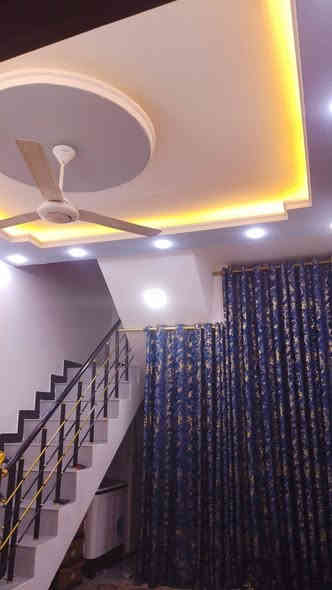 السلام عليكم الغوالي .. 
#زراعي_زراعي_مشمول_في_التطويب_مرقم

 بيت للبيع في حي الأمين الاول شارع التنانير مقابل مدرسة الصادق الامين الابتدائية ١٠٠م واجه ٨م ونزال ١٣م
فول الفول 
طابقين الاول مطبخ حار بارد براني غرفة نوم وصاله وصحيات داخليه وخارجيه
الطابق الثاني غرفتين سويت وصاله وسطحين
السعر بلاش #ب75 مع المجال 
للتواصل 
*********** علي تاميم ☎️
