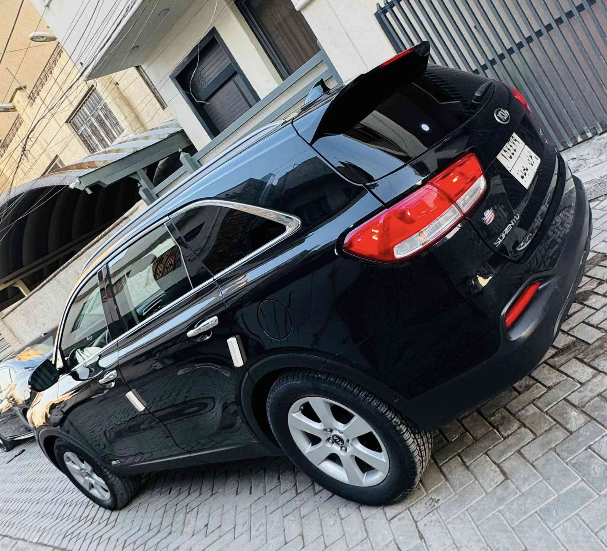 السلام عليكم سورنتو 2017 فور ويل 7 مقاعد محرك 2400 كاشيا 76 الف حادثها قبق جنطه وباب خلفي مكفوله من الايرباك والشاصي والغد محرك كير صدر كله تمام موصفات شاشا جبيره وكامره دواره كشن سائق كهربائي وتدفئه كشنات مودات قياده وبقية الموصفات رقم سليمانيه والسنويه نافذه 24 مكانها بغداد زيونه السعر 148 ورقه الاتصال ***********
