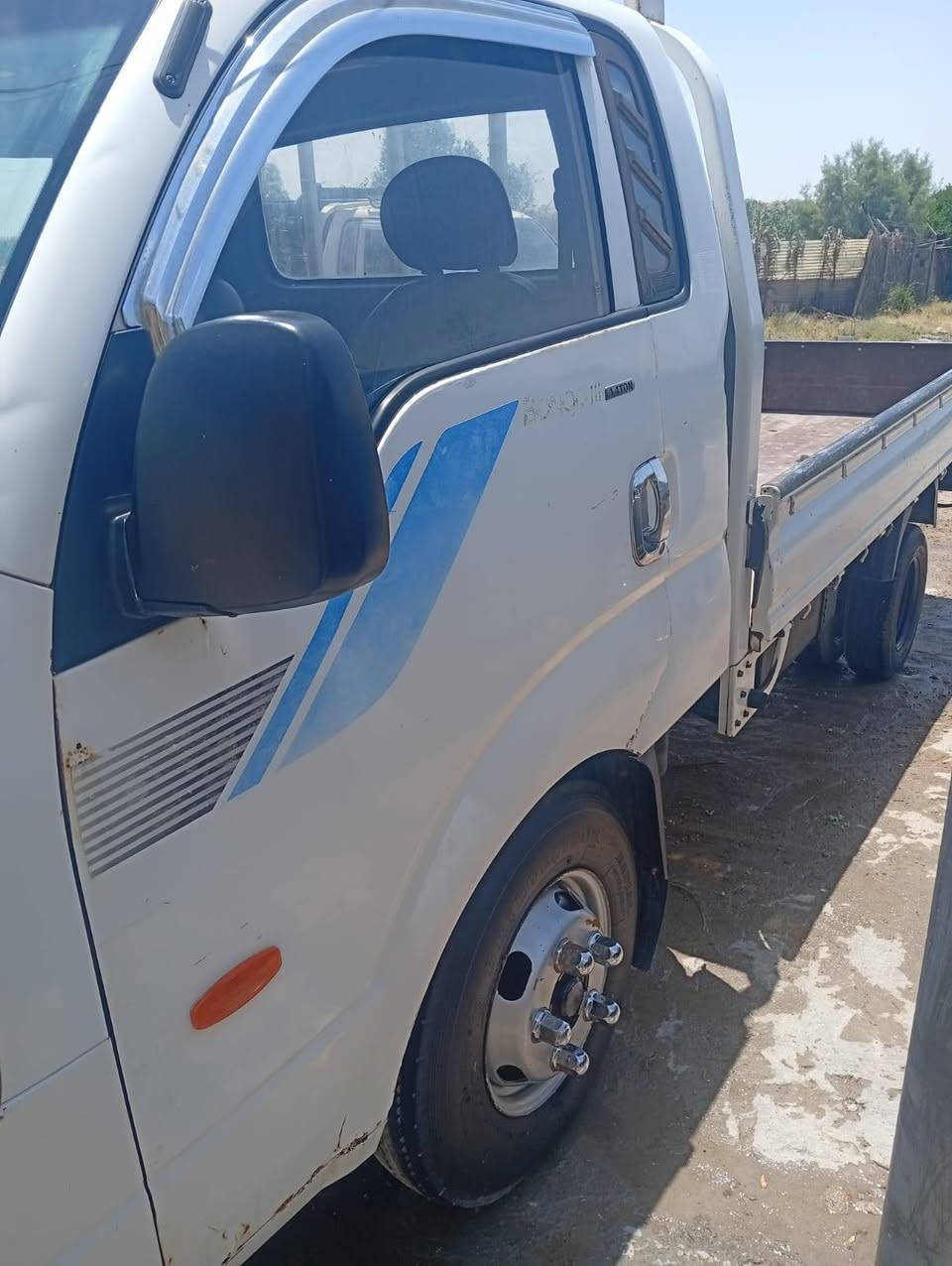 سلام وعليكم كيه فحل مسكر بس محور مكينه مفتوح كير ومكينه خير من الله واكسل وشاصي  ورقم شاصي مكفول رقم واصط مديل 7 صدر جديد نضافه خير من الله شوف العين سياره متعوب عليه ومال جناي مستعجل عل بيعته رقم الهاتف *********** السعر 95 وبيه مجال لن مستعجل
