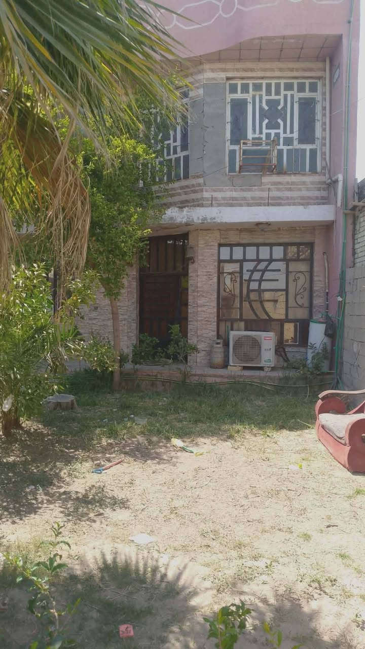دار للبيع منطقة جسر ديالى العريفية 
زراعي 25 مساحة الدار 300 متر 
استقبال ومطبخ وصالة وربع غرف نوم مع صحيات داخلية وخارجية مع منور يصير مطبخ خارجي للاستفسار الاتصال ع الرقم *********** او واتساب

