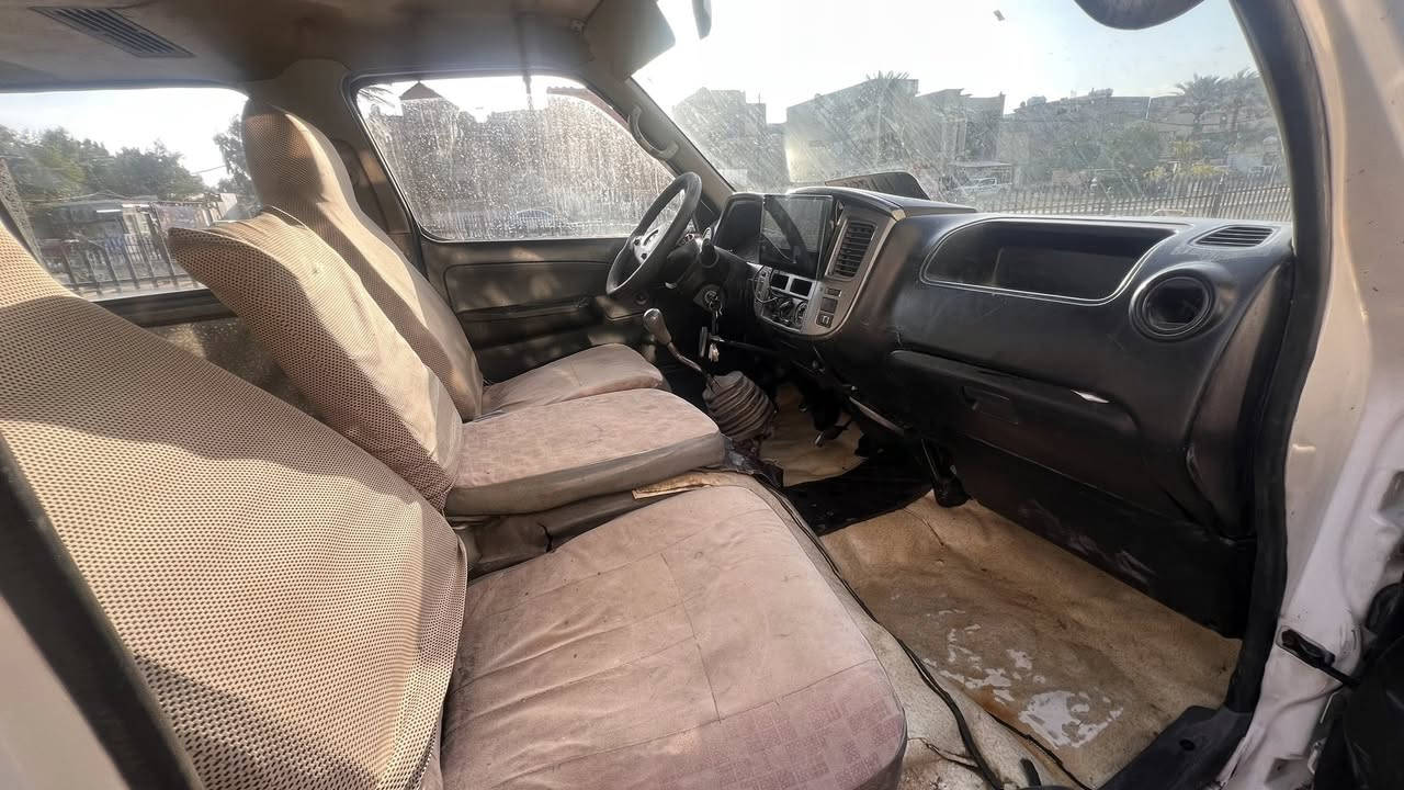 م عليكم 
عندي نيسان يورفان ناصي 2009
رقم بصره بسمي مكينه VVT2500 مجول 
سياره بيها مكانات صبغ وسياره بيها خط طلاب داخل شارع فلسطين  بغداد *********** سعر 75 ورقه وبيها مجال
