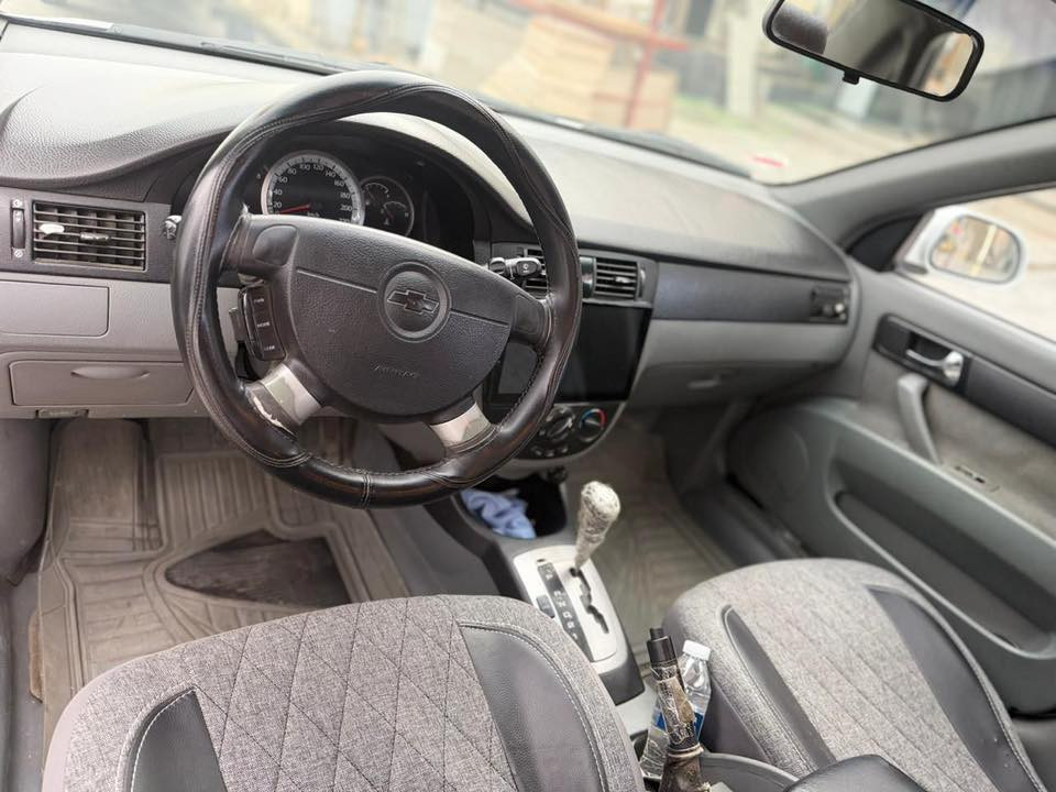 اوبترا 2012
ماشية 230 كيلو

ضرر قطعة فقط
السعر 92

كير اوتوماتيك 

السيارة باسمي 

كوبون بانزين

***********
