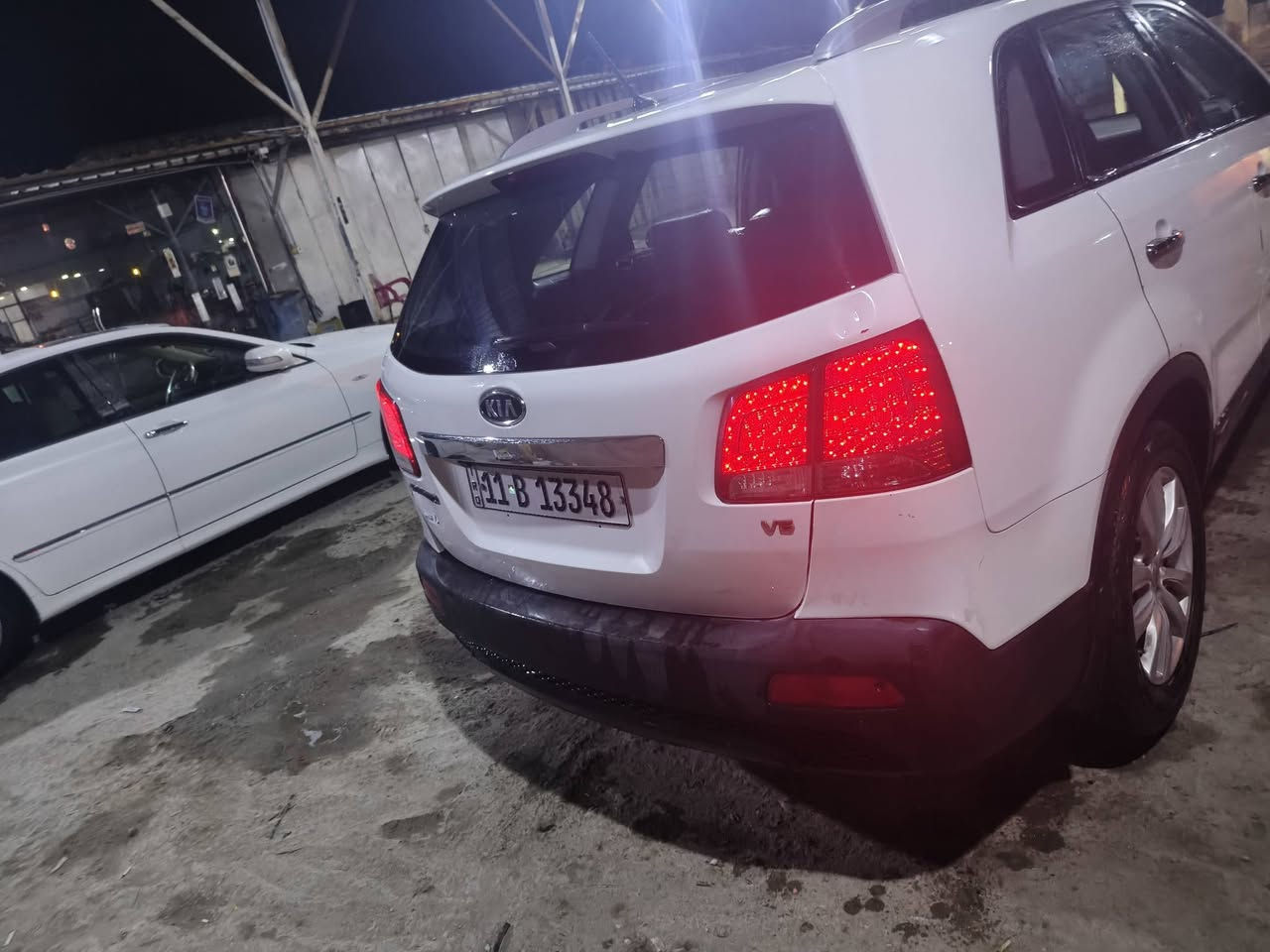 السلام عليكم ورحمة الله
للبيع فقط .... 

سورنتوو موديل 2010

وارد كويتي فول مواصفات 

1. سته سلندر 

2.بنوراما سقف 

3.فور ويل 

4.تحكم ستيرن 

5.مثبت سرعه 

6.تبريد 3قطع

7.كشنات جلد 

8.سبعه راكب 

9.اشاير بل مري مري شفط 

10.ارضيه جلد 

السياره بدون ضربه 

تبريد تدفئة شغاله 
خير من الله
بيه الباب الوره مصبوغ نصه فقط 

مكينه برغي ما مفتوخ بيه 

كير جديد 

تخم تاير جديد صار له شهر

رقم بغداد دولي 

السياره مال جناي 

بل عافيه عل ياخذه 

السعر 148

مكان السياره كربلاء 

***********
