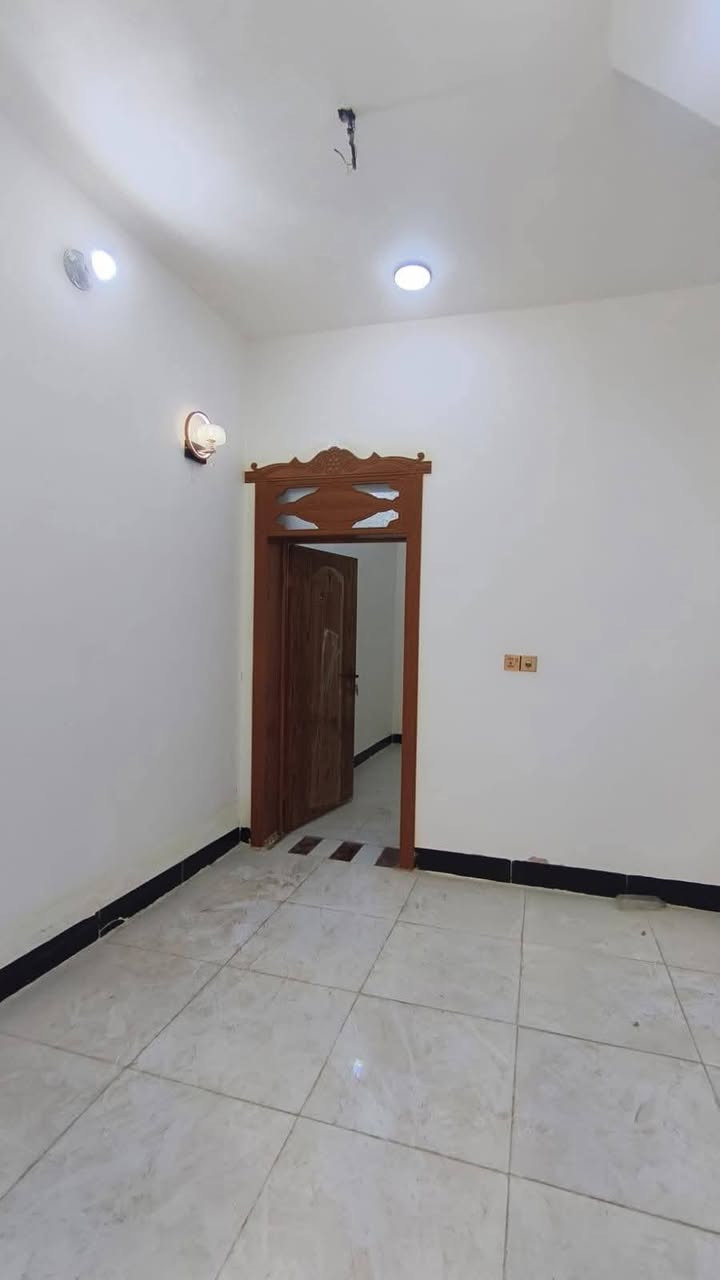 بيت للبيع طابو زراعي سند 25 في النجف – مقابل  قرية الغدير 🏡 الاتصال ***********
📏 المساحة:50 متر مربعة 
💰 السعر:💲 21  مليون (قابل للتفاوض)
🏗️ البناء: طابوك 
🏠 الأساس والسقف: كونكريت

مواصفات البيت:
✅ غرفه نوم 🛏️
✅ صالة 🛋️
✅ مطبخ 🍽️
✅ صحيات 🚿

عنوان مكتب الكرار مقابل قريه الغدير عامود 282 
الاستفسار ***********
