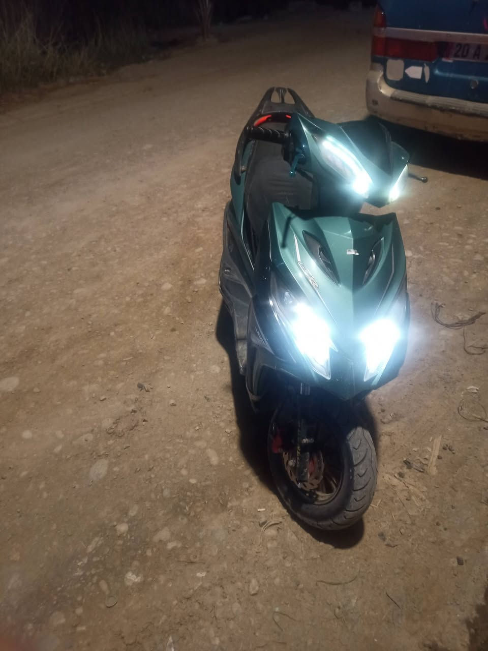 السلام عليكم سكنس صيني الدراجه حلوه ونضيفه المحرك خير من الله الدراجه. نضيفه الدراجه مابيه نقص المكان ديالى بعقوبة المفرك الرقم بس وتساب ***********
