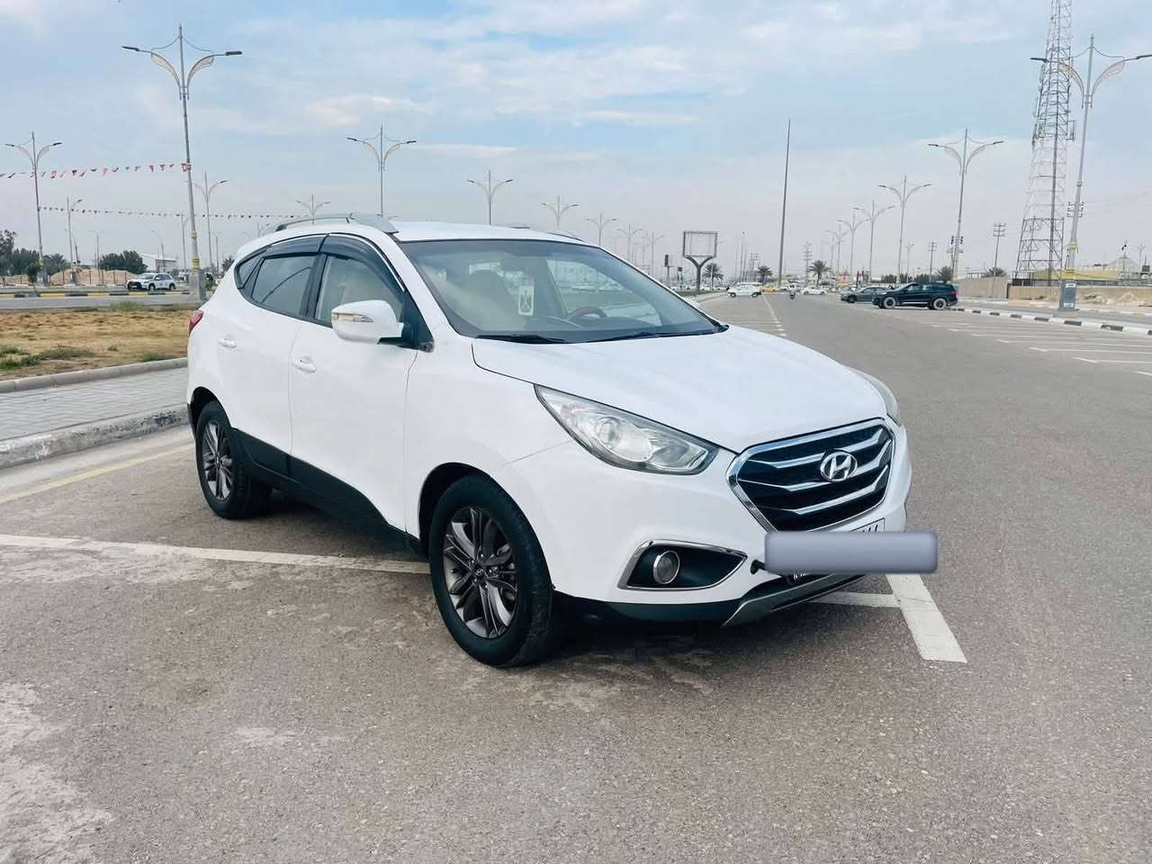 من رخصت الادمن للبيع هونداي توسان موديل 2015 خليجي 
ماشيه 157 الف  بيها جاملغ وبنيد بدون دواخل 
رقم أربيل دولي جديد
محرك 2000دوش السياره جديده وجاهزه من كلشي تبريد تدفئه 
حداديه تخم تاير 
السعر 140 وبيها مجال بصيط 
للاستفسار اتصل / ***********
*********** عنوان السياره صلاح الدين الدجيل
