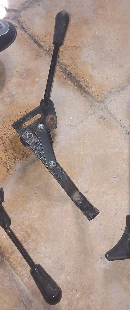 السلام عليكم
متوفر غراض احتياطية عربة شحن


**إذا كنت صاحب هذا الإعلان وتريد حذفه لأي سبب، رجاءا أرسل رسالة إلى الدعم الفني**