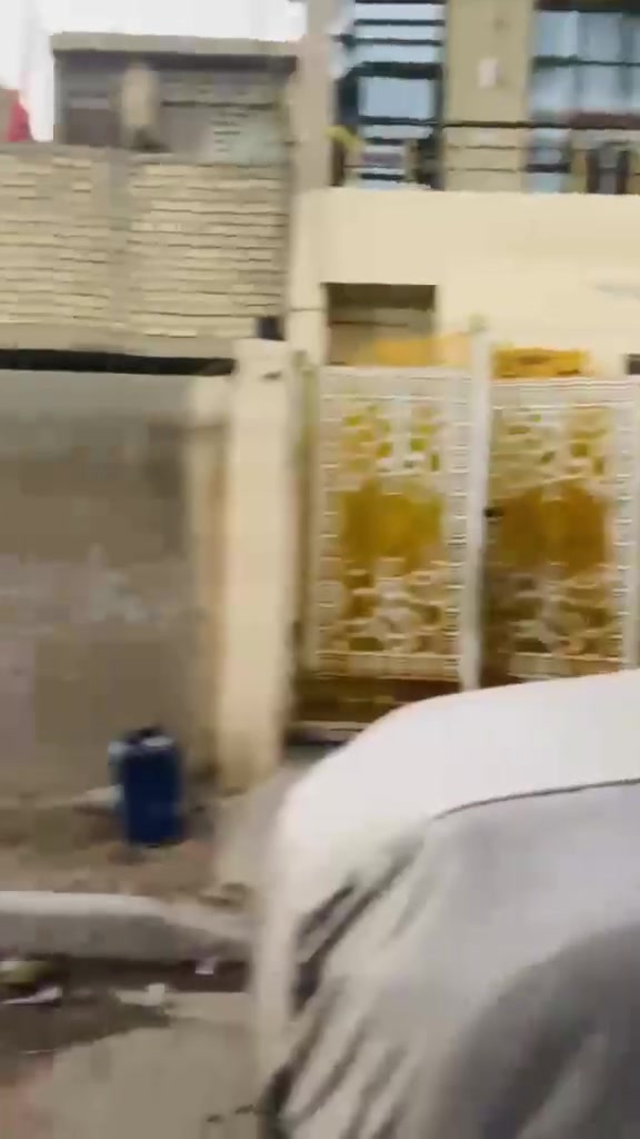 السلام عليكم دار للبيع مساحه ١٠٠م واجهه ٥ نزال ٢٠م في زراعي الرئاسه  بناء حديث طابقين يحتوي استقبال صاله مطبخ غرفة نوم وخدمات والثاني غرفتين نوم وخدمات السعر ١١٥م بي مجال المراجعه مع مكتب دلالية ابو فراس العتابي ***********وابو محمد الشمري ***********
