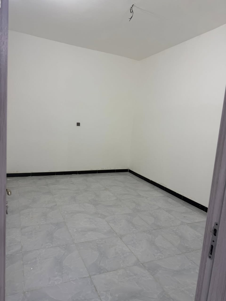 بيت للبيع مجمع توحيد مساحه ١٧٦ واجهه ٧ ونص بناء جديد مامسكون
استقبال

مطبخ

صاله

صحيات داخليه وخارجيه

غرفتين 

للاستفسار اكثر الاتصال على ٠٧٨٠ ٤٠٢ ٩١٢٩
