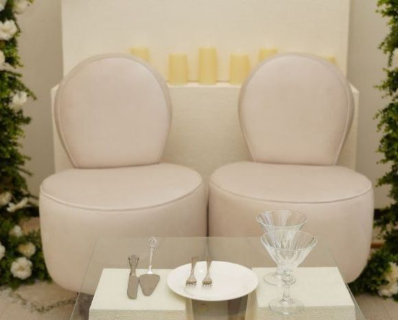 السلام عليكم للبيع 
1_ مدرج ثلاثي للبيع طريقة تخزينة سهلة ماياخذ مساحة يصير وحدة بطن وحدة خشب MDF أخضر لونة اوف وايت محبب غير مستخدمة السبب عدم التفرغ 
 
2_ميز مهر اوف وايت محبب خشب MDF أخضر  الارتفاع ٨٠ 

3_ كراسي عدد اثنين 

4_ شموع الكترونية ٣٠ شمعة 

كلهن جدد وتصميم عصري ومميز


**إذا كنت صاحب هذا الإعلان وتريد حذفه لأي سبب، رجاءا أرسل رسالة إلى الدعم الفني**