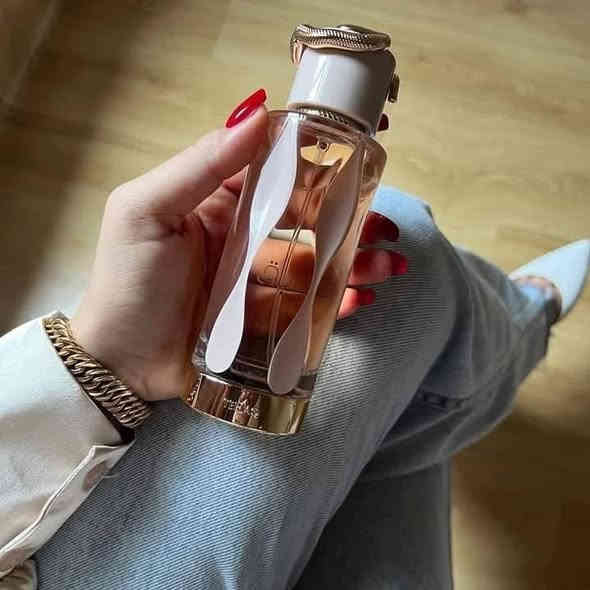 عطر ترياق من لطافة 🐍🐍
من اشيك العطور السويتي 
مناسب لجميع فصول السنه 
الثبات خطير 
Quentin Bisch  قام بتوقيع هذا العطر
كوينتن بيش او المشهور ب  الأنف العطرية 
عطار مشهور عمل مع بعض أكبر الأسماء في صناعة العطور، بما في ذلك
 جيفودان، روبيرت، كارولينا هيريرا، موغلر، وجان بول غوتييه

للاحجز داياركت-واتساب***********📞

   📍بابل-الحصوه-خلف مرطبات التفاحة -شارع الاول-كوزمتك الزهور✅

   توصيل يتوفر🚛🚛 

#عطور #كوزمتك #اكسبلور_فولو
