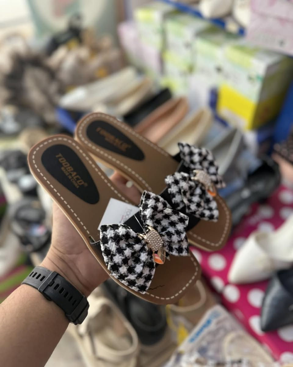 سلبر لاستيك السعر 2.000 دينار
قياس 41/40/39/38/37
#القلعة_للاحذية #احذية_القلعة


**إذا كنت صاحب هذا الإعلان وتريد حذفه لأي سبب، رجاءا أرسل رسالة إلى الدعم الفني**