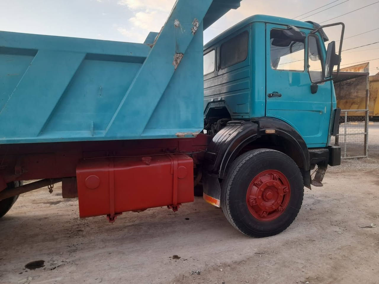 السلام عليكم البي موديل ٧٥ مكفوله مكينه ٨ كير ٢٥ تخم تاير راقم واسط سنويه إلى ٢٩ السياره خير من الله جاهزه مكاني بابل معرض ابوعمار المعموري السعر ١٤٠ ابيها مجال ***********
