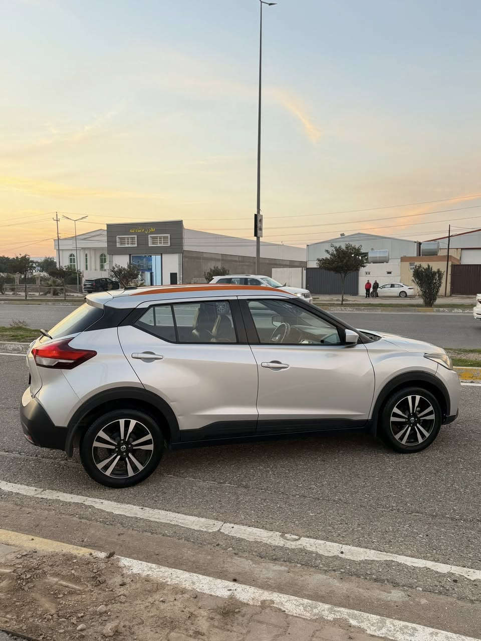 سلام عليكم نيسان كيكس
موديل 2019 مواصفات SV
شاش كامير 
عداد الكتروني 
كير محرك بشرط 
اربع طايرات جديد
ويل كروم 
سنوية هز رقم ژينكة جديد 
شرط تحويل والغرامات 
بيها كوبون بانزين 
سيارا حاهز بدون اي نقص 
ماشي 40 مايل 
كهربائيت كل شغال 
مكانه كركوك 
سعر 126$  بيها محال 
للستفسار زايد ***********
