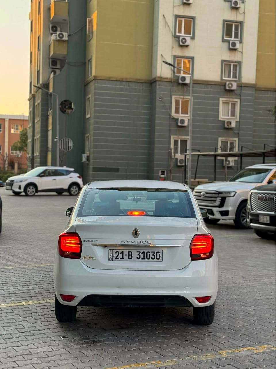 رينو سيمبول موديل 2020مواصفات خليجي سياره كير محرك ممتاز نظافته  محرك 4 سلندر حجم 16 اقتصادي تبريد ❄️ سياره بيها صبغ بوند جاملغ وبيها شويه تعديل بارد بالسقف بدون  داخلي رقم سنويه جديد سياره بدون مصرف تحويل غرامات شرط …

عنوان / دهوك / ***********/ متوفر واتساب

السعر / بلااش 66 ومجال بسيط دهوك, العراق
