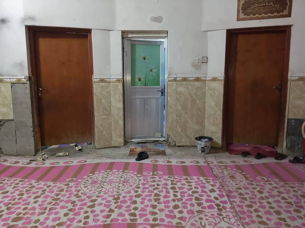 الدار للبيع مساحة 150م 
الواجهة 10/النزال 15 
طابو صرف 
يتكون من طابقين 
الطابق الاول 
المطبخ 5×3
الصالة 3×8
المنور 3×1.5
الاستقبال 5.5×5
الغرف 4.5×4
الحمام الداخلي 2×2 +المنور 1.5×2
الطابق الثاني غرفتين نوم 
صالة حمام 
العنوان بغداد جسرديالى القديم نهاية شارع المصرف معمل كزاز مولدة رفيق 
يوجد خدمات كاملة 
الرقم *********** يوجد واتساب
