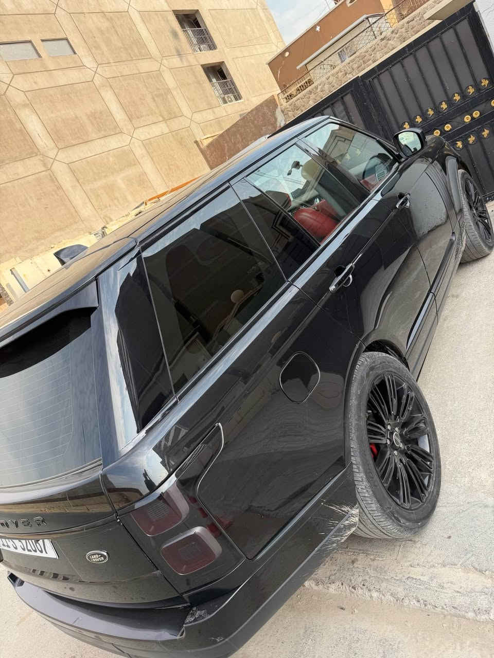 السلام عليكم … اخوان 
رانج روفر فوك 
موديل 2020 رقم بغداد الدولي الجديد 
عداد المسافه 65 الف كيلو متر 
السياره فول مواصفات 
مكينه 6 سلندر
السياره خليجيه ضمان شركه سردار 
كفاله عامه 
مغلفه PPF 
السعر 57000$ وبيه مجال بسيط 
للاتصال *********** 
عنوان بغداد زيونه 
بيع او مراوس Webada East, Gampaha
