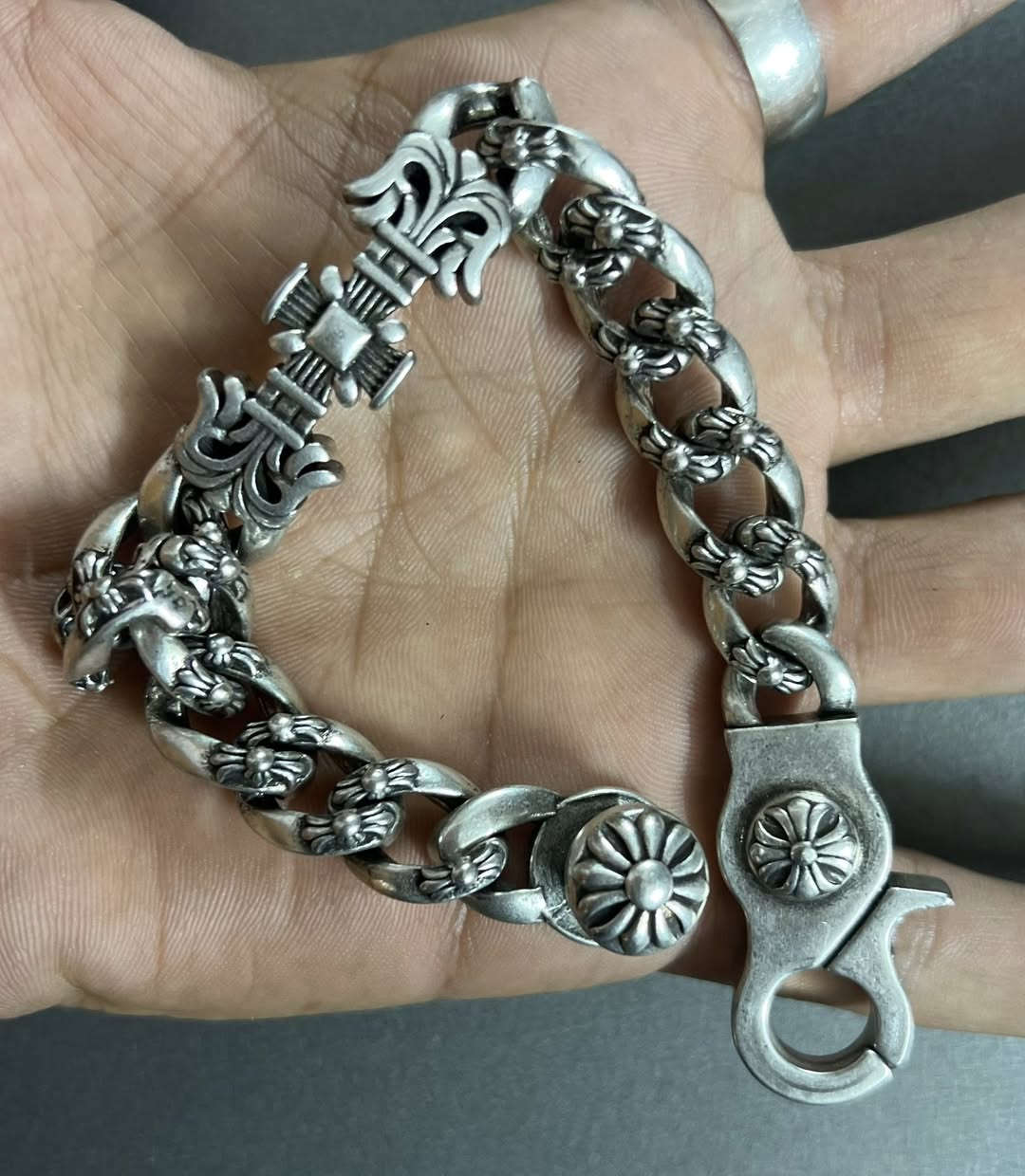 السلام عليكم سوار فرعوني انتيكه مختوم 925 فضه استرليني امانه الله عن الحلال والحرام ***********
