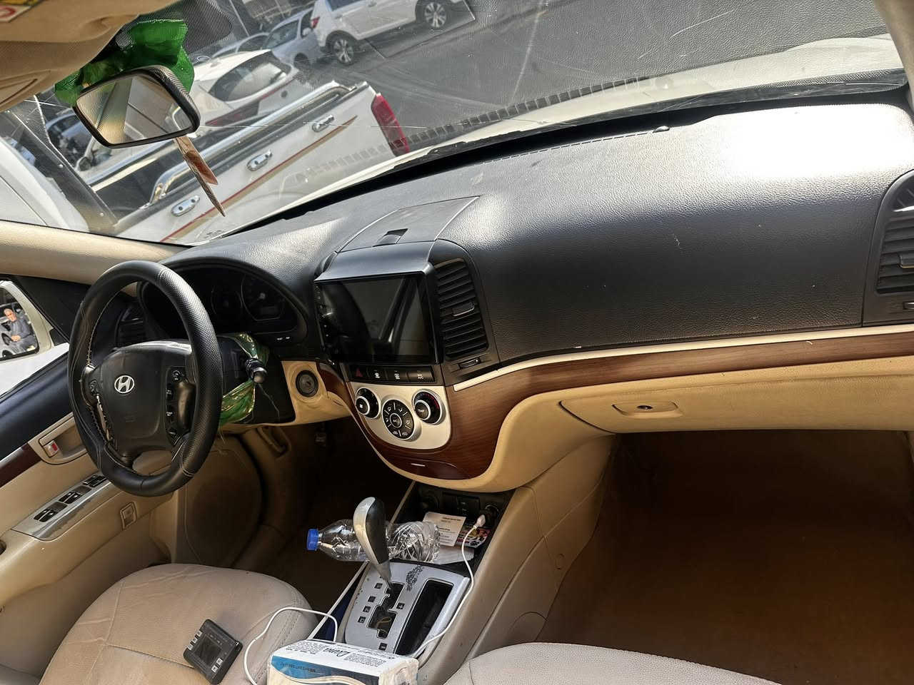 السلام عليكم
للبيع سنتافيا 

موديل 2009

خليجي سيارة

سيارة قطرة صبغ ما بيها لا صبغ لا معجون 

بيه بارد فقط 

سيارة فول مواصفات 

7 راكب 

3 قطع تبريد 

اشاير مراي 

فتحه 

تخم تاير جديد سيارة 

صدر جديد 

محرك 6 سلندر 

رقم واسط مشروع وطني تحولها اي مكان يعجبك 

مكان سيارة بغداد البياع 

السعر 125

***********
