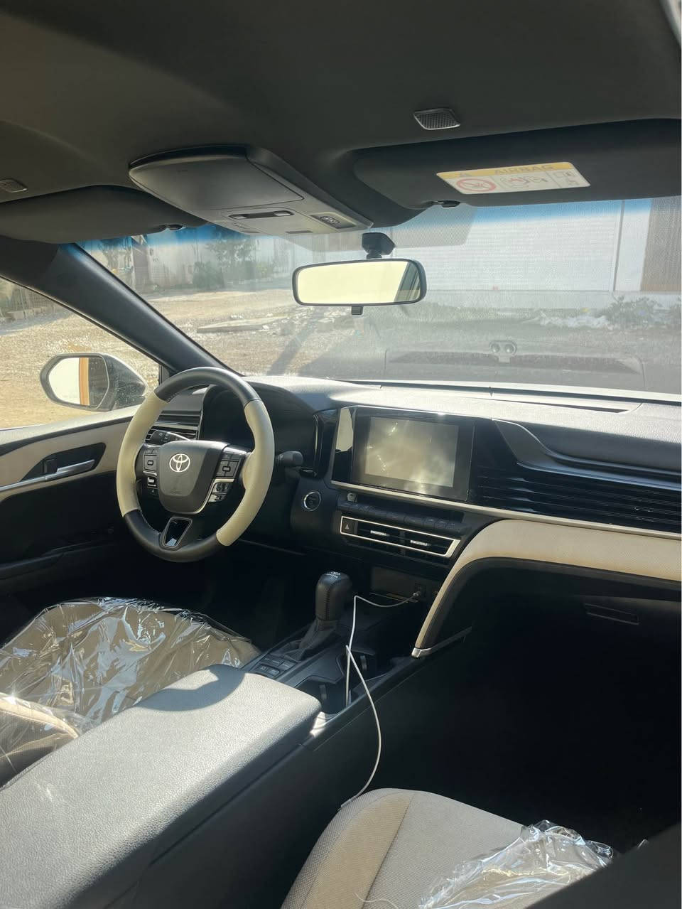 تۆیۆتا کامری ٢٠٢٥ خلیجی
سەیارەکە مواسەفات Le-plus و هایبرێدە 
کلیین و ماوەی ڕۆشتنی 13000Km 
بەناوی خۆمەوەیە و نرخی 285 وەرەقیە 
تەنیا یەک شوختی بچوکی هەیە 
بۆ پەیوەندی کردن:
0751 119 4609
0773 129 4609 رانية, السليمانية
