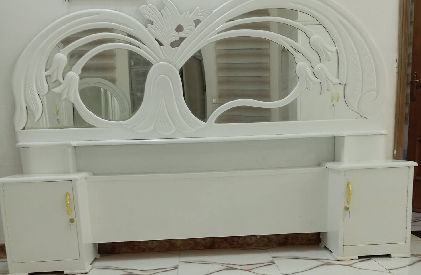 غرفه كامله 500
غرفه الثانيه عوزها زاويه 450الغرفه نجاره مو سوكي


**إذا كنت صاحب هذا الإعلان وتريد حذفه لأي سبب، رجاءا أرسل رسالة إلى الدعم الفني**