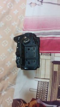 نيكون 7000D • عدسة 70-300 • نظيفه