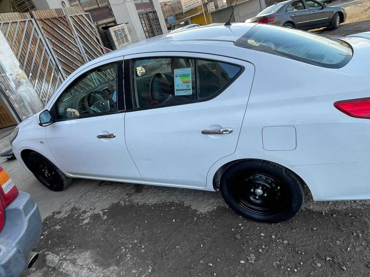 سلام عليكم
نيسان سني 2021
سياره مبدل بيها باب نفس الون 
وبيها بارد بسيط 
كير مكينه كله مكفول 
حداديه صدر كلها جديده 
رايدها ب103 وبيها مجال 
مكاني بغداد 
اي ستفسار ***********
