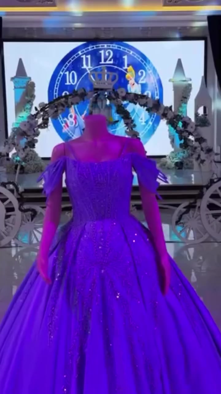 فستان سندريلا متوفر يمنه للطلب والاستفسرار *********** 😍❤️‍🔥❤️‍🔥🫂
