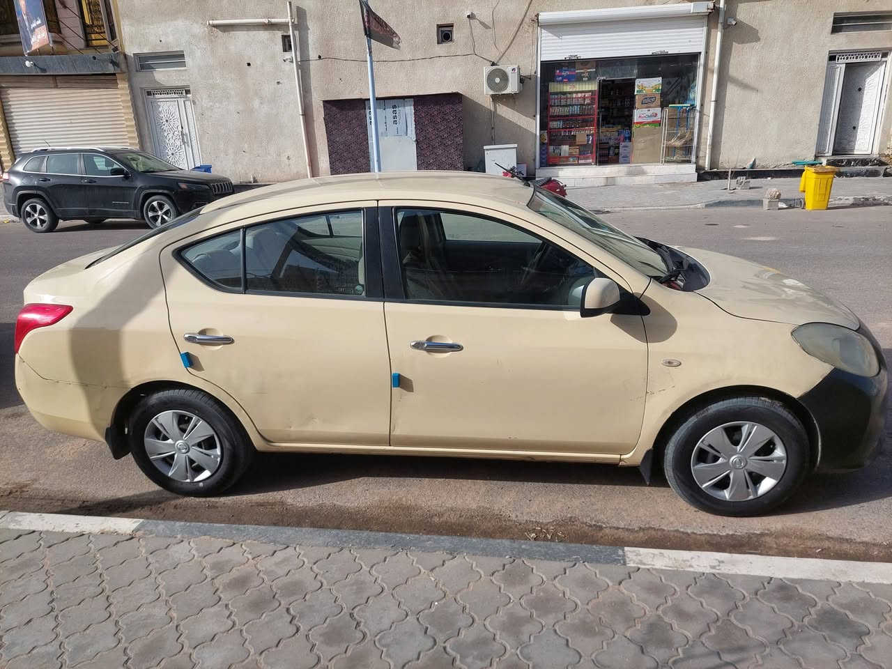 نيسان سني هندي ٢٠١٤ سيارة مال واحد جناي بيهة صبغ وطخات خفيفة مكفولة من الدعمة القوية تخم تاير جديد راديتر جديد باتري كوري جديد الجامة الامامية مبدلةسيارة جاهزة السعر ٦٥ /***********  البصرة الزبير
