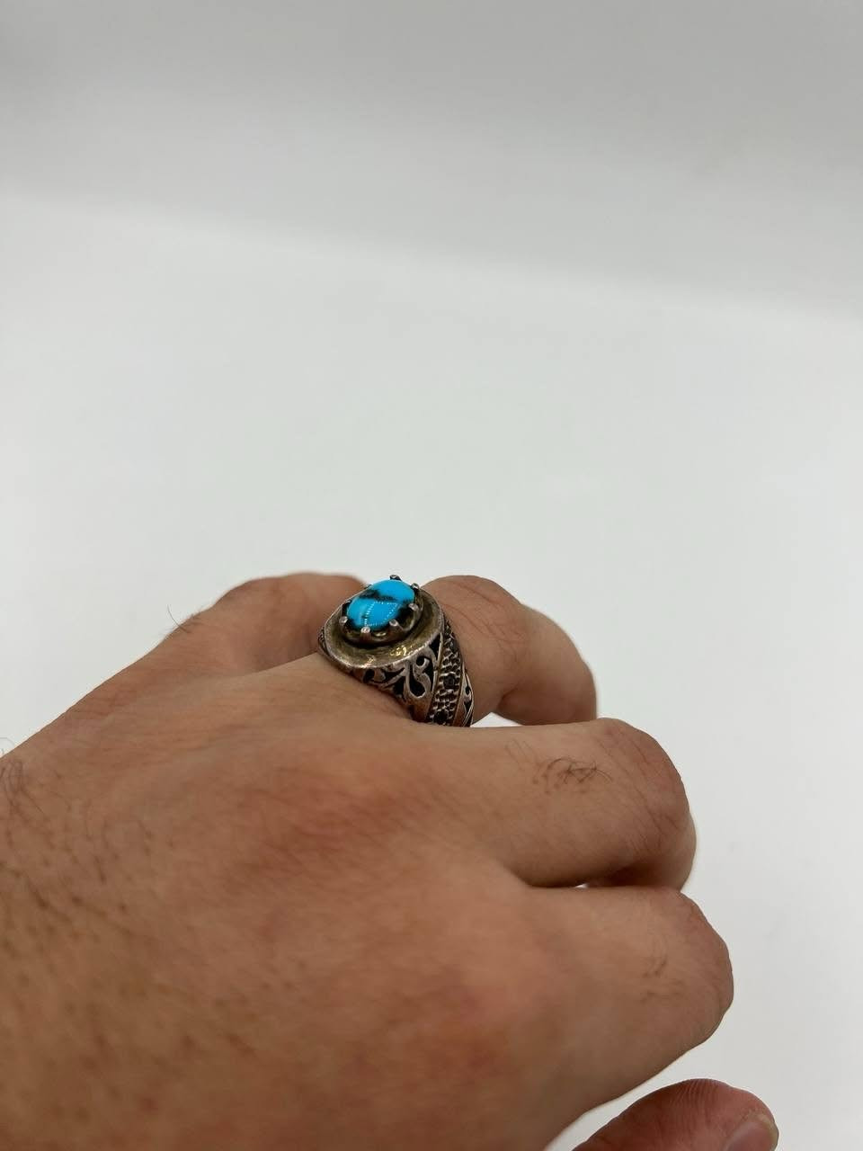 اللهم صلِّ على محمدٍ وآل محمد

💎 خاتم من الفيروز النيشابوري الصافي
بتشجيرٍ طبيعي غاية في الجمال، وصياغةٍ يدوية متقنة تعكس أعلى مستويات الحرفية والإبداع.

💰 السعر السابق: 175,000 دينار عراقي
🔥 السعر بعد التخفيض: 140,000 دينار عراقي

📍 العنوان: النجف الأشرف
🚚 تتوفر خدمة التوصيل إلى جميع محافظات العراق #النجف_الأشرف_مرقد_أمير_المؤمنين_ع #احجار_طبيعية #فيروز #خواتم #الخليج


**إذا كنت صاحب هذا الإعلان وتريد حذفه لأي سبب، رجاءا أرسل رسالة إلى الدعم الفني**