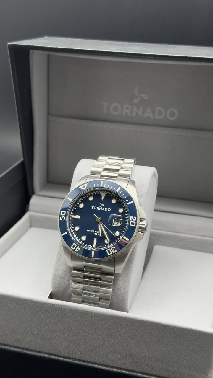 تورنادو ياباني كوارتز ماكنة مايوتا ياباني الساعه اصليه و وكالة و ضمان 3 سنوات مكينة و طلاء و بطارية متوفر هذا الموديل جديد كامل مرفقات و متوفره باقي الموديلات و يجود حسب طلب الموديل 
السعر السابق 300 الف دينار
السعر الحالي 150 الف دينار فقط
علماً تنباع بالمحلات بسعر لا يقل عن 350 الف
للحجز و الاستفسار واتساب ***********
