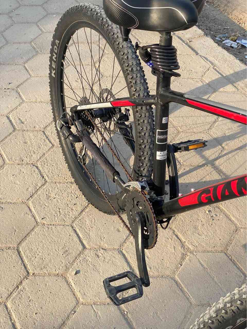 للبيع باسكل نوع 
Giant ATX 27.5

🚲 المواصفات:
 • فريم المنيوم m
 • الإطارات: Kenda أصلية
 • الغيارات : Shimano أمامي وخلفي
 • نظام الغيارات: 3 أمامي × 7 خلفي 
 • فرامل ديسك أمامي وخلفي
 • دبل أمامي قابل للامتصاص (سستم)
 • كشن طبي مع مساعد خلفي
         • ناقل الحركة: Tourney
              •   واسلاك مخفيه بالفريم 

💰 السعر: 300 الف قابل للتفاوض 

📞 للاستفسار: ***********
       النجف الاشرف - حي الوفاء النجف, العراق
