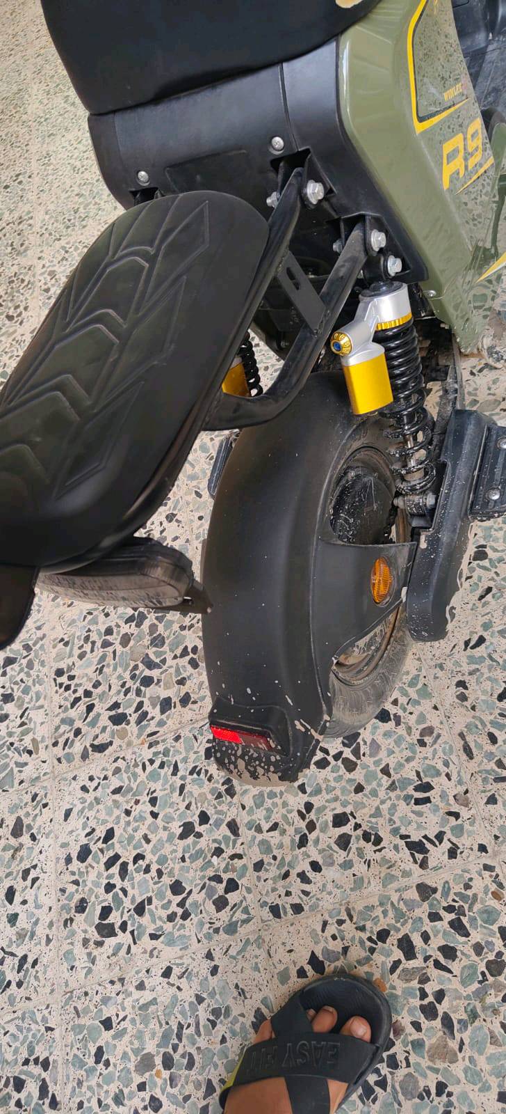 🎯 الفرصة لا تُعوَّض لمحبي السرعة والأداء!

مستخدمة شهرين 2 فقط لا تفوت الفرصة وشتريها سعر 550 الف دينار عراقي وبيها مجال ما تلكة نفساه لحك قبل لا تخلص الكمية لان قليلة بالوان عده اميزهن الاخضر الغامق وهاذا ليس السعر النهائي والاستفسار اتصال على هذا رقم او رسله رسال وسنرد عليك باسرع وقت ولا تضيع هاذه الفرصة امتلاك وحش لا يعوض في هذا السعره وهذا هو الرقم  *********** متواجدين على الوتساب و على الهاتف 

تعلن عن بيع دراجة ياماها R9 بحالة ممتازة وبمواصفات تخطف الأنفاس.
إذا كنت تبحث عن القوة، الأناقة، والثبات على الطريق، فهذه الدراجة هي خيارك الأمثل.

✨ أبرز المميزات:
✅ محرك سريع الاستجابة – أداء عالي يتكيف مع مختلف الظروف.
✅ تصميم رياضي حديث – يلفت الأنظار بخطوطه الحادة وألوانه الجذابة.
✅ نظام فرامل متطور – لأقصى درجات الأمان والثقة أثناء القيادة.
✅ خفيفة الوزن – تُتيح لك المناورة بسلاسة سواء في المدينة أو على الطرق السريعة.
✅ صيانة دورية منتظمة – محفوظة بدقة ومضمونة الأداء.

🚀 خيار مثالي لمحبي:

· السرعة والمرونة.
· التميز بين الدراجات النارية.
· الجمع بين المتعة والموثوقية.

📌 سعر منافس جداً (يُتفاوض بحدود معقولة للمشتري 550الف دينار عراقي وبيه مجال للطيبين الجاد).

📞 للجادين فقط – الاستفسار عبر الخاص. *********** على طريق واتساب و الهاتف

لا تفوت فرصة امتلاك وحش الطرق بمواصفات قمة وتكلفة معقولة! 🏍️⚡