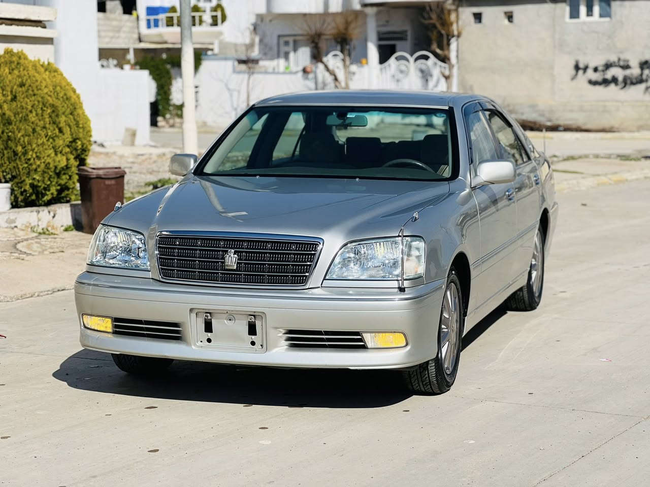 ساق D4گەورە
2003
کریستاڵ 
ناوزەرد
بێ بۆیاخ .
چوار کووشن کارەبا 
***********
***********سەیسایەق
